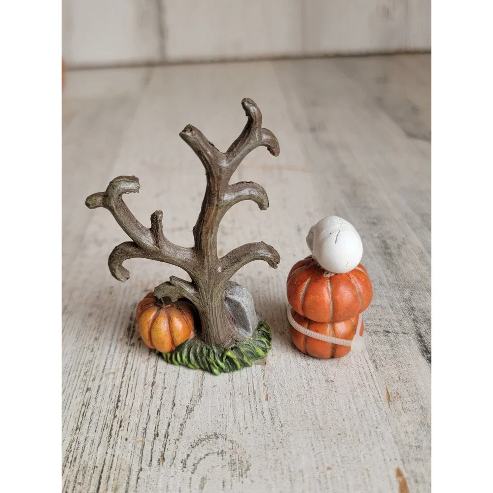 Halloween village tree Jack O'Lantern pumpkin skull accessories set tomb